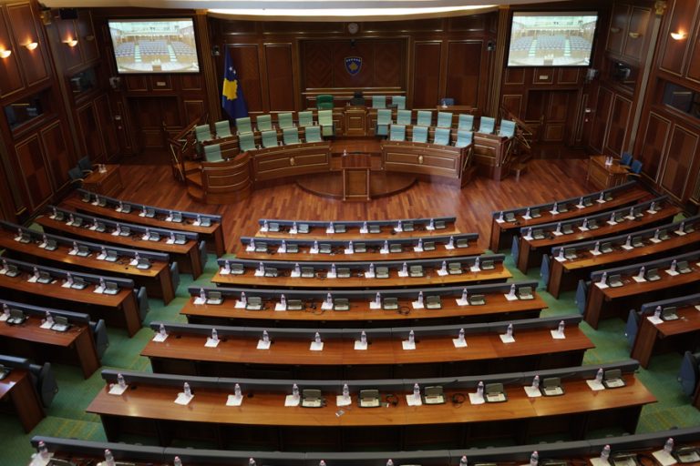 Shtyhet votimi i rezolutës së LDK-së për çmimet e naftës