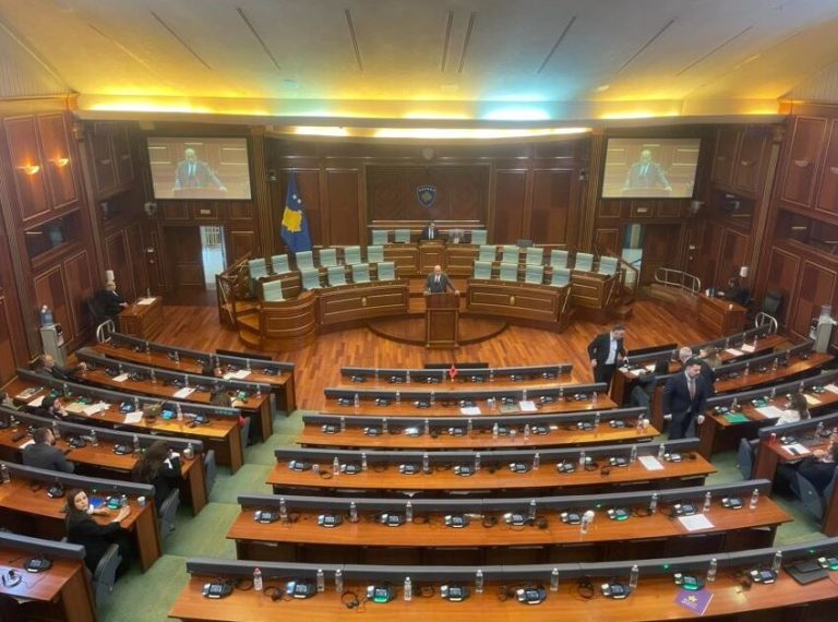Seanca e jashtëzakonshme e Kuvendit nis pa praninë e LVV-së