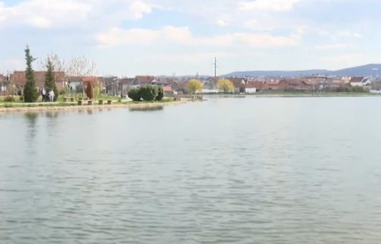 Përkeqësohet gjendja e liqenit akumulues në Mitrovicë, nisin aksionet për pastrim