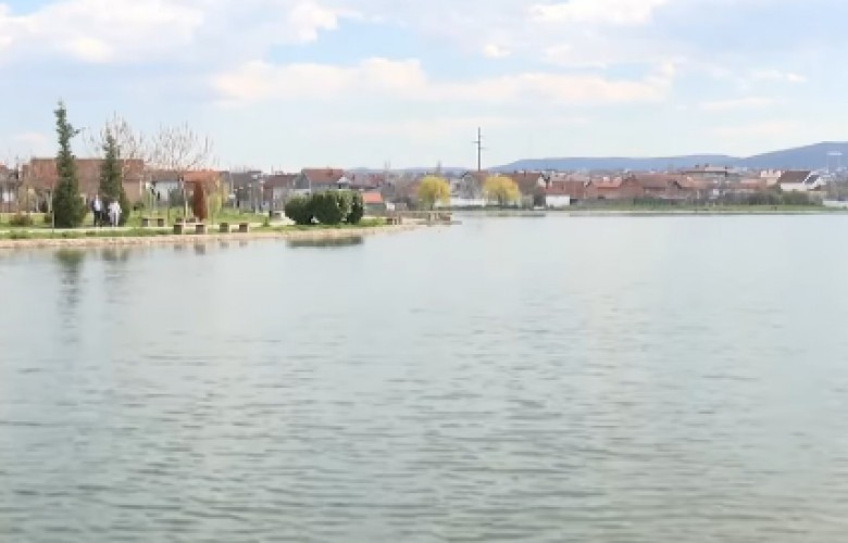 Përkeqësohet gjendja e liqenit akumulues në Mitrovicë, nisin aksionet për pastrim