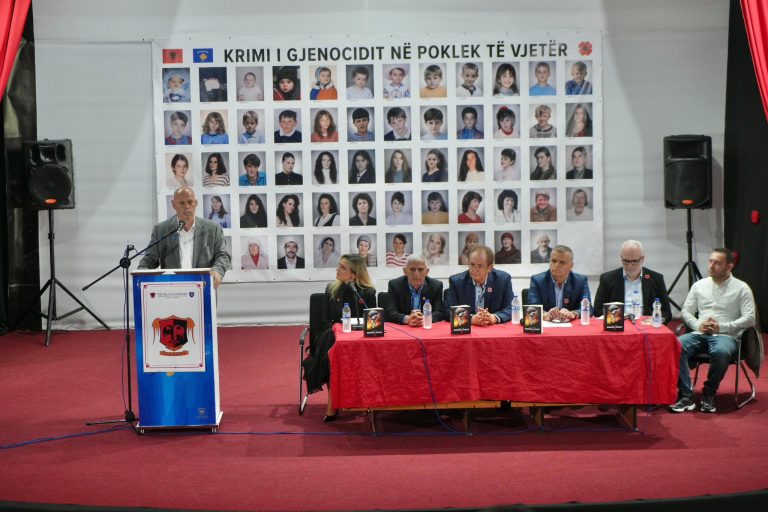 Lladrovci: Ditë të rënda për Drenasin, nderohen dëshmorët dhe martirët e 17 prillit
