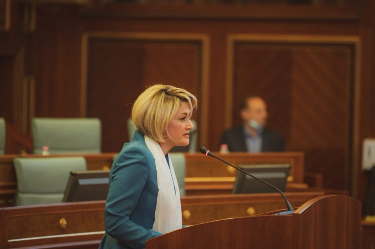 Kusari-Lila: Qeveria nuk i shmanget përgjegjësisë për rritjen e çmimeve, masa të reja pritet javën e ardhshme