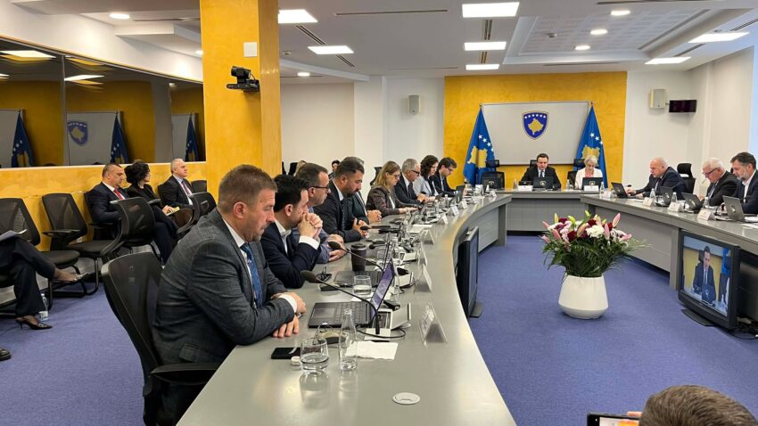 Qeveria zgjat afatin e strehimit për të huajt me mbrojtje ndërkombëtare