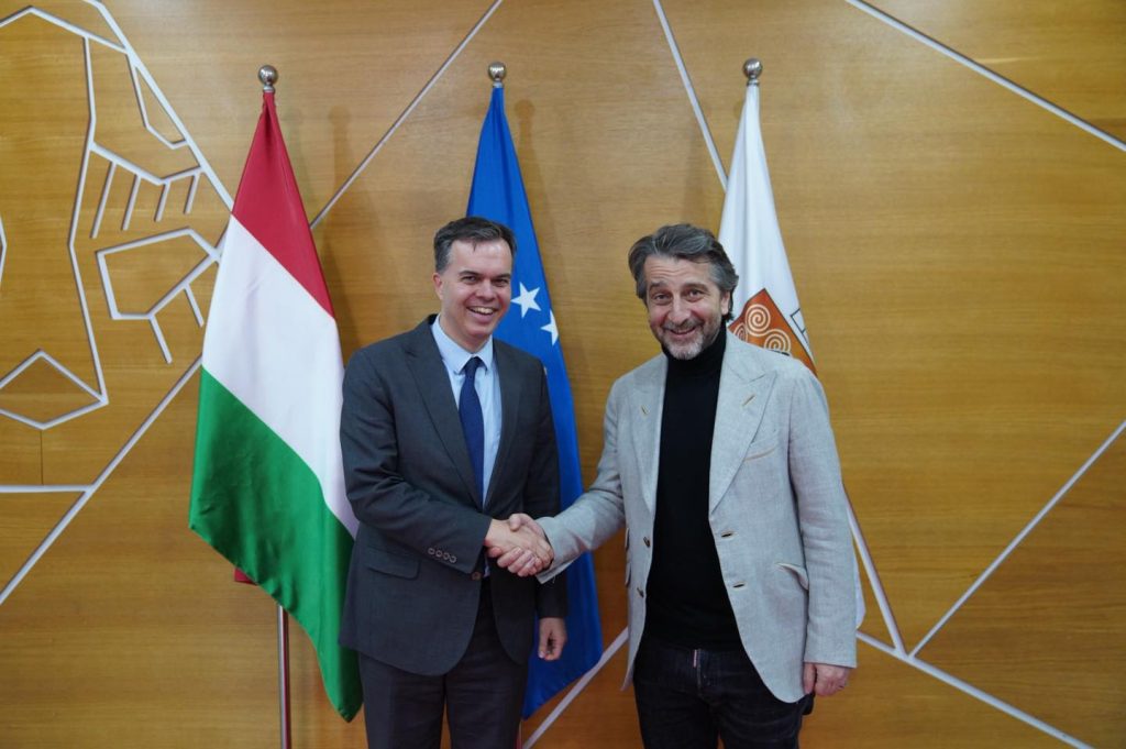 Rama takon ambasadorin hungarez, fokus në edukimin e fëmijëve