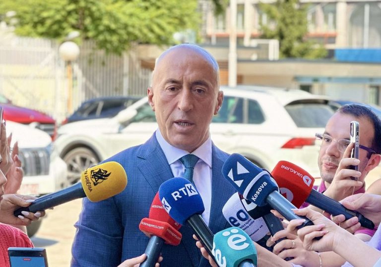 Haradinaj mbështet studentët shqiptarë në Maqedoninë e Veriut