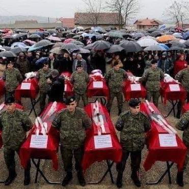 Haradinaj kujton të rënët e UÇK-së dhe viktimat e 5 prillit