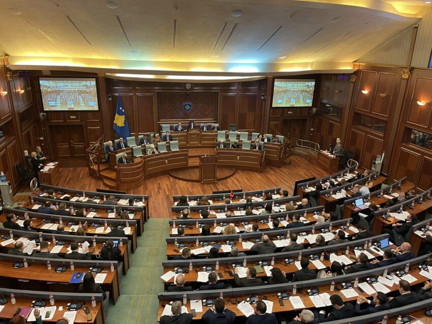 Kuvendi i Kosovës përzgjedh dy anëtarë të rinj të Gjykatës Kushtetuese