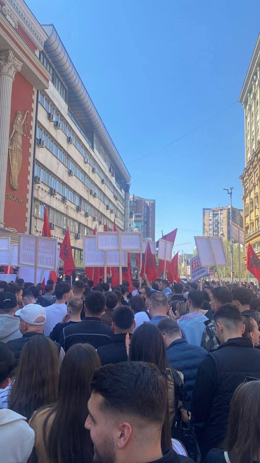 Protestë e studentëve shqiptarë në Shkup për gjuhën shqipe