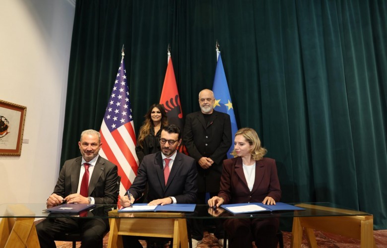 Shqipëria firmos marrëveshje për hub energjetik në Vlorë dhe furnizim me gaz