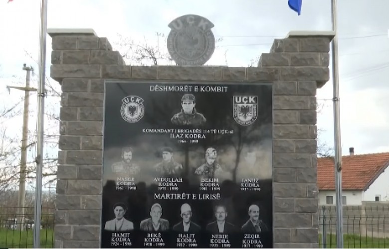 Zbulohet pllakë përkujtimore në Prekaz në nderim të Ilaz Kodrës dhe dëshmorëve
