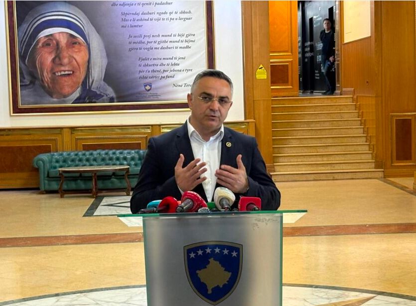 AAK nuk merr pjesë në seancën për president me kandidatë të një partie