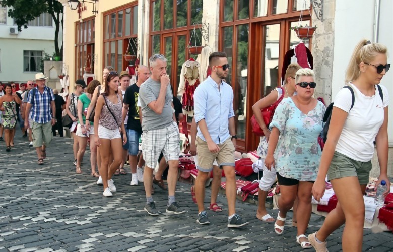 Turizmi në rritje në Shqipëri, mbi 1.2 milion hyrje në mars