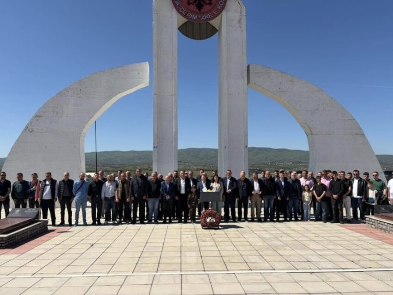 Vushtrri përkujton dëshmorët në 27-vjetorin e rënies