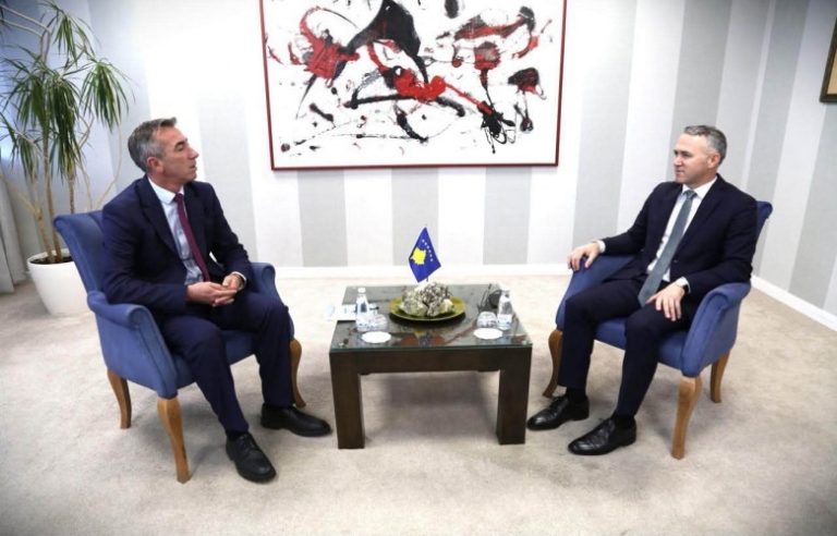 Zulfaj dhe AKK diskutojnë zbatimin e reformave në komuna