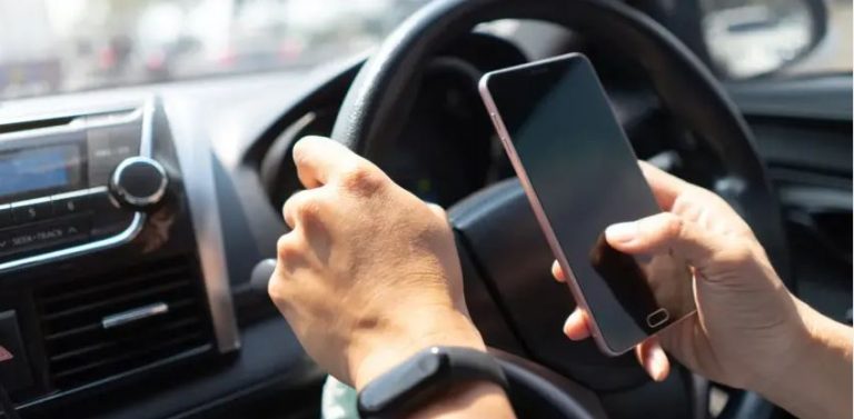 Ferizaj: 254 gjoba për përdorim të telefonit gjatë vozitjes në prill