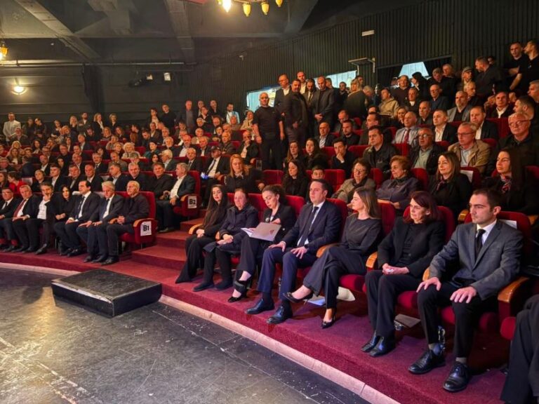 Nis mbledhja komemorative për Alush Gashin, homazhe nga Osmani dhe Abdixhiku