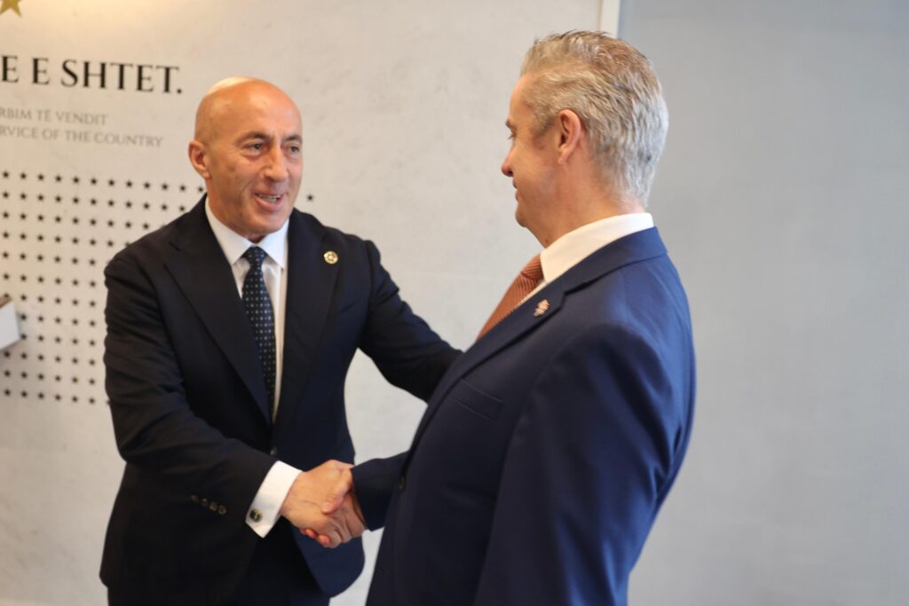 Hargreaves pas takimit me Haradinajn: Partitë të bashkëpunojnë për Qeverinë dhe Presidentin