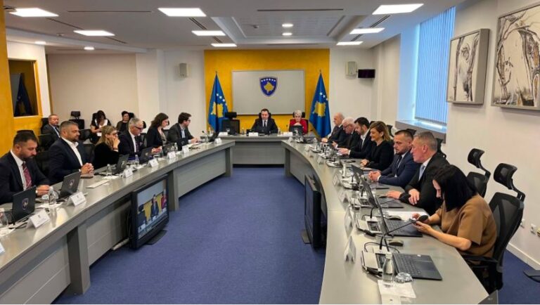 Kurti: Pagesat prej 100 euro do të shpërndahen para Bajramit