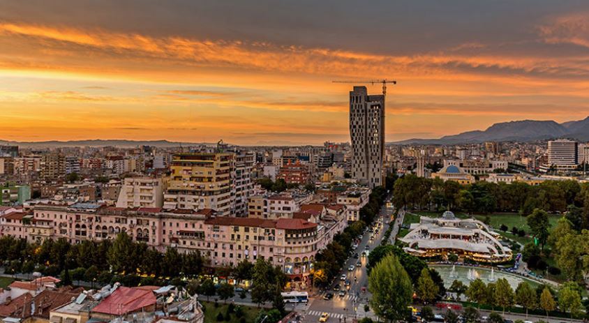 Mbi 2.5 milionë turistë vizituan Shqipërinë, kryesojnë vizitorët nga Kosova