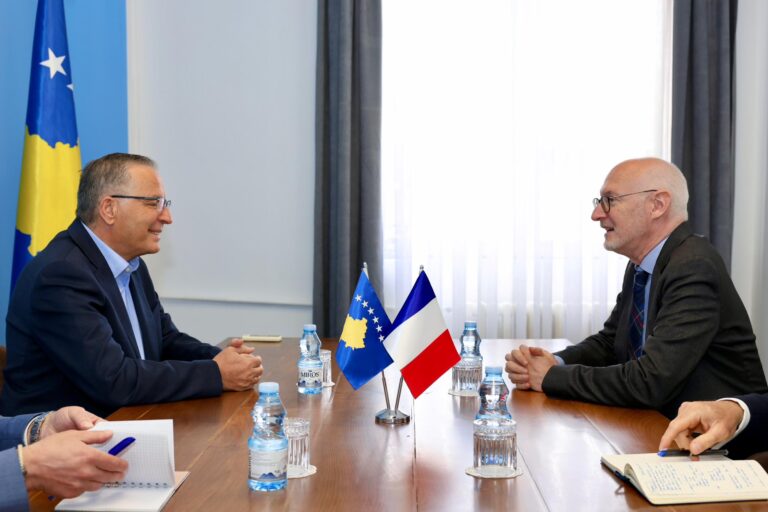 Hamza takon ambasadorin francez, diskutojnë zgjedhjet dhe zhvillimet në vend
