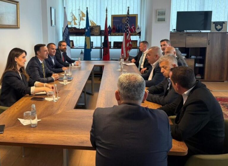 Dibrani pret në takim drejtorin e Burgjeve të Shqipërisë