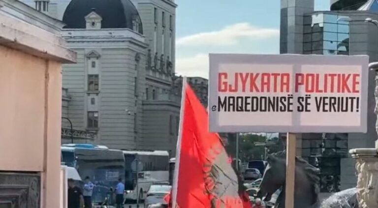 Studentët e Tetovës mbërrijnë në Shkup, pritet të nisë marshimi