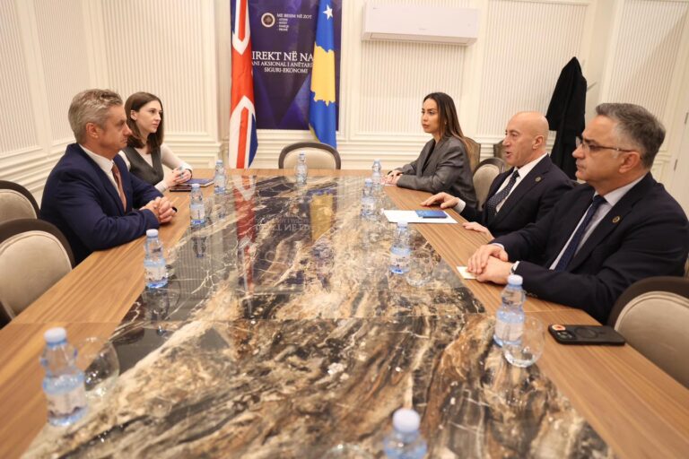 Haradinaj diskuton me ambasadorin britanik për NATO-n dhe marrëdhëniet Kosovë–MB
