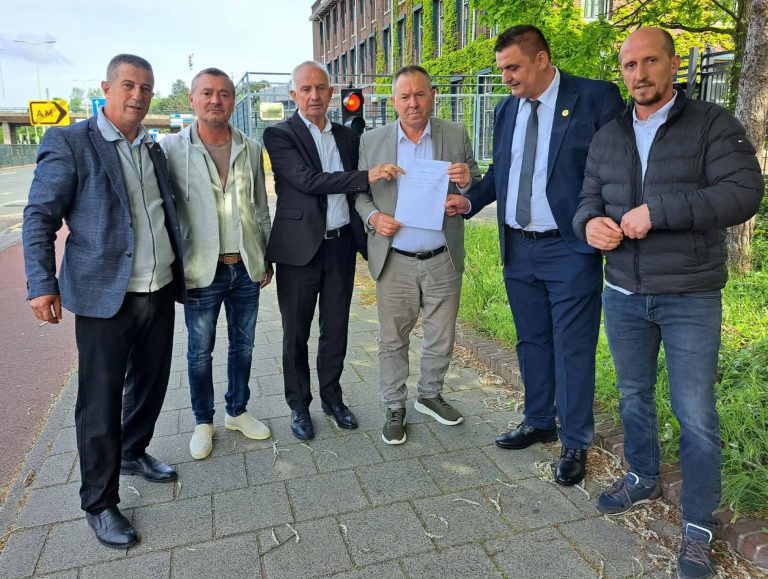Dorëzohen 200 mijë nënshkrime në Hagë, kërkohet drejtësi për ish-krerët e UÇK-së