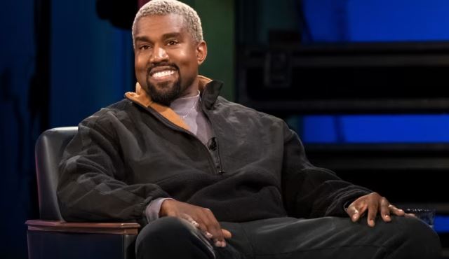 Në Tiranë nisin punimet për stadiumin provizor për koncertin e Kanye West