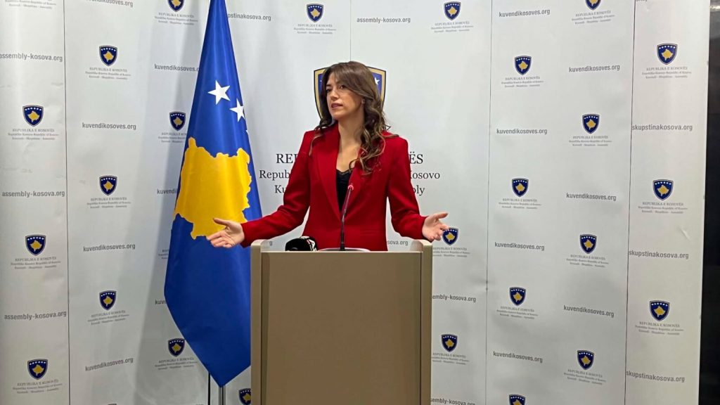 Haxhiu: Paga kalimtare e ish-deputetëve është e rregulluar me ligj