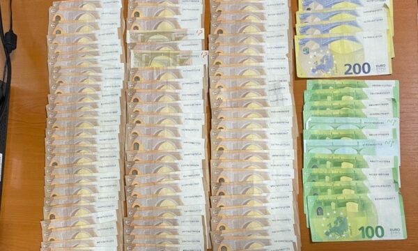 Dogana e Maqedonisë së Veriut konfiskon 500 mijë euro në Tabanoc