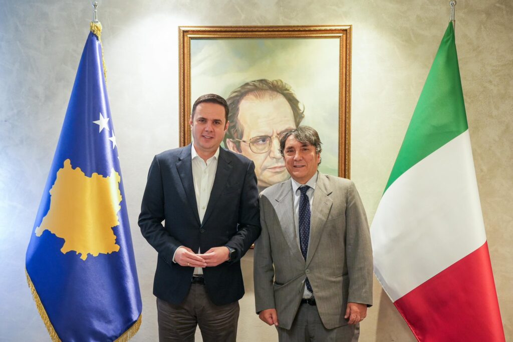 Abdixhiku takon ambasadorin italian, diskutojnë zhvillimet politike në vend