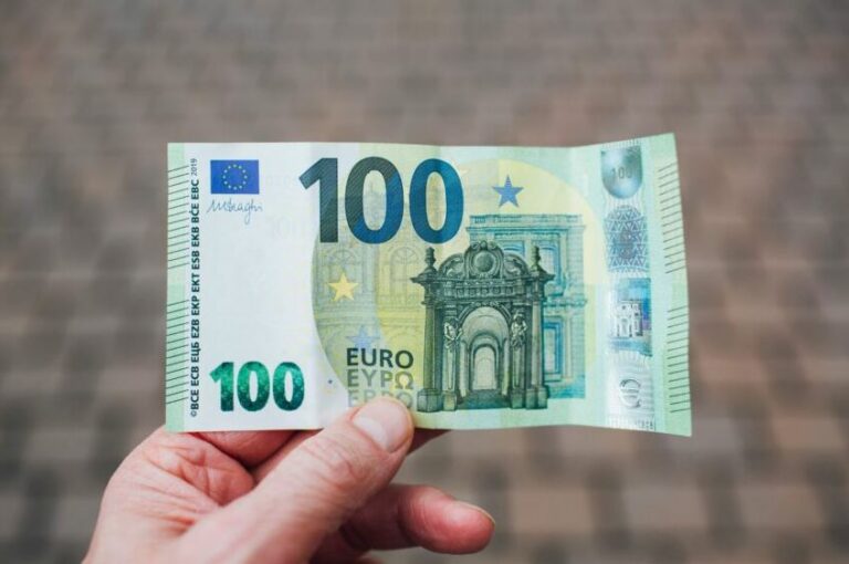 Sot ekzekutohen shtesat prej 100 euro për fëmijët dhe pensionistët
