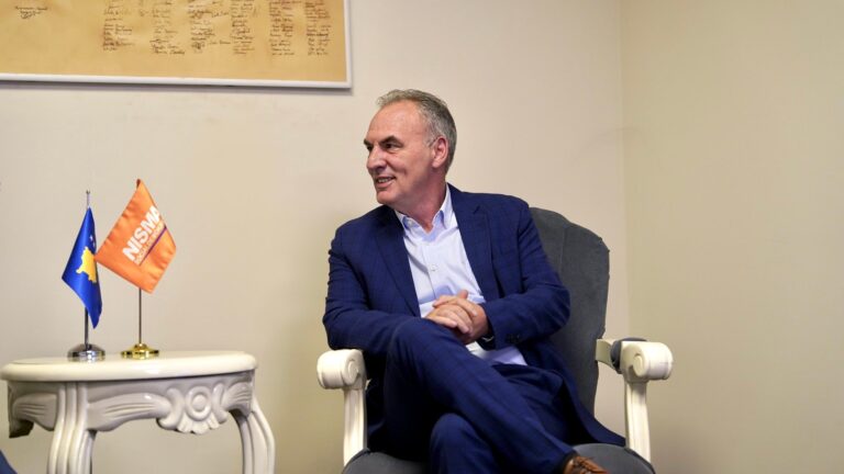 Limaj ndryshon kopertinën në Facebook, vendos mesazhin “Ndrysho Kosovën”