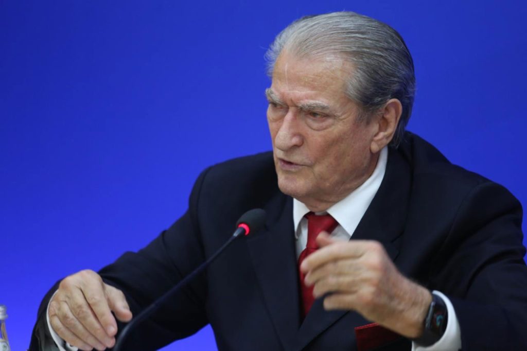 Berisha: Emigrimi masiv, pasojë e politikave qeveritare