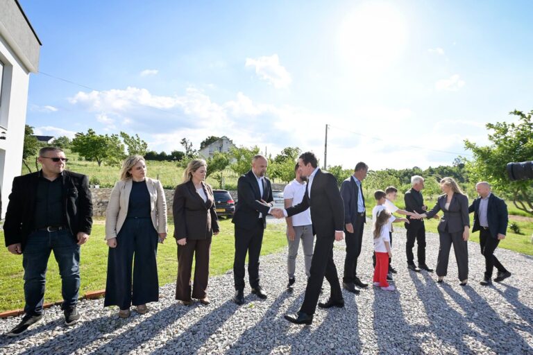 Kurti përkujton masakrën e Stagovës në Kaçanik