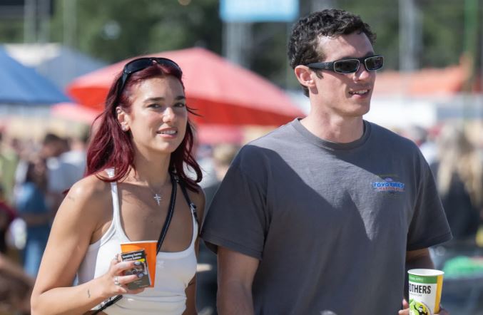 Raportime nga Italia: Dua Lipa pritet të martohet në qershor