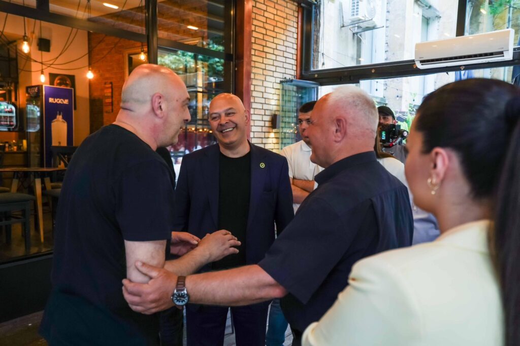 Gjini në Mitrovicë: Mbështetje për bizneset vendore dhe rininë