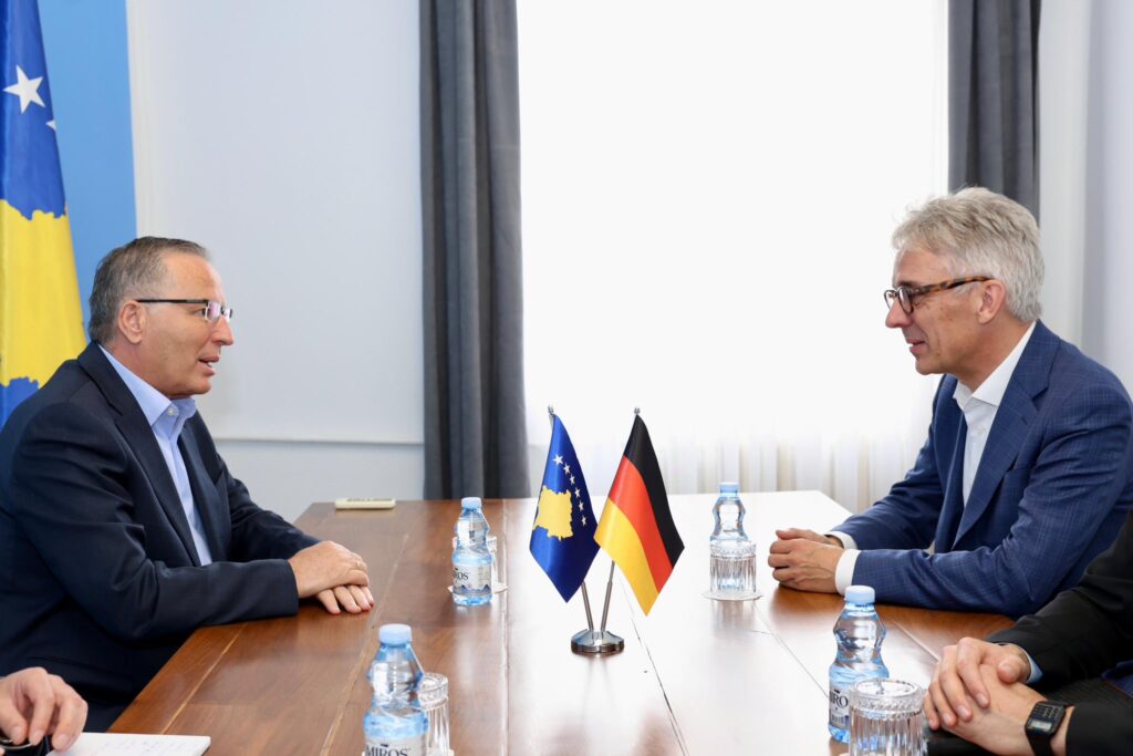 Hamza takon ambasadorin gjerman, flasin për zhvillimet politike në Kosovë
