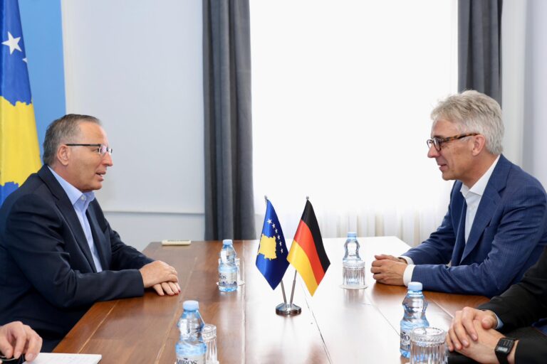Hamza takon ambasadorin gjerman, flasin për zhvillimet politike në Kosovë