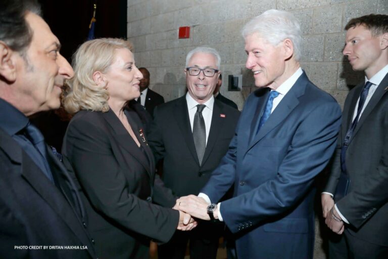 Shkurte Fejza takohet me Bill Clinton