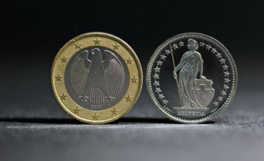 Euro vazhdon rënien ndaj frangut zviceran
