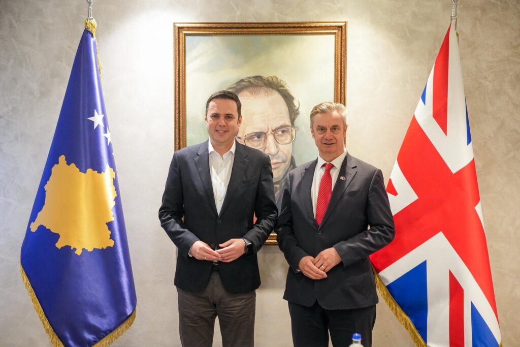 Abdixhiku takohet me ambasadorin britanik, diskutojnë zgjedhjet dhe zhvillimet politike