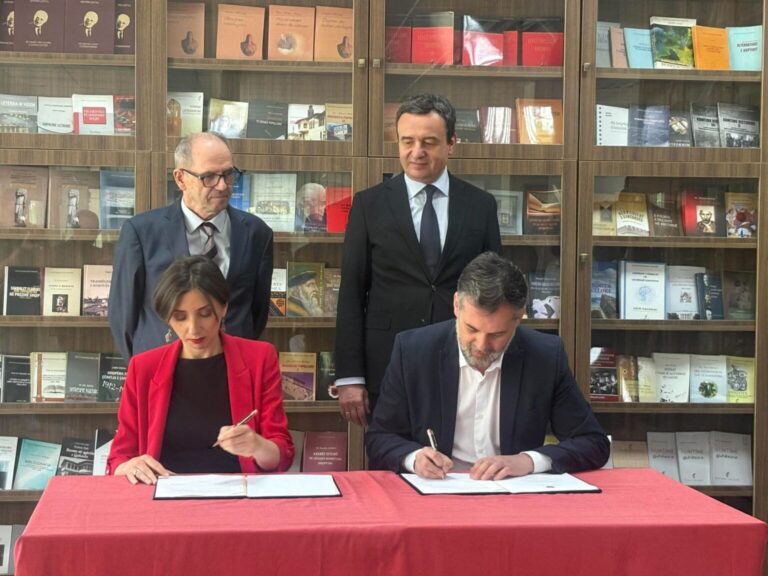 Nënshkruhet memorandum për restaurimin e Institutit Albanologjik