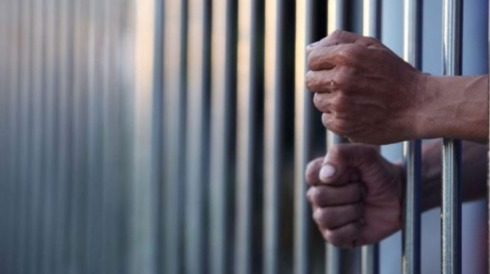 Kërkohet paraburgim për dy zyrtarë bankarë, dyshohen për kredi fiktive
