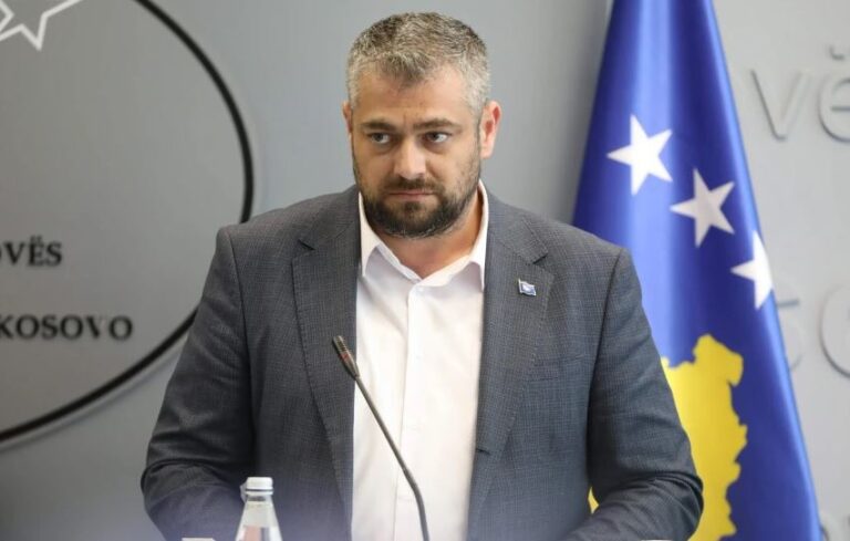 Hoti: Çdo i ri të ketë mundësi për punësim dhe aftësim profesional