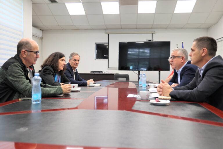 AUV dhe FAO diskutojnë projektin për parandalimin e pandemive