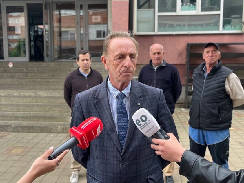 Azemi: Greva e punëtorëve teknikë në Prishtinë vazhdon deri në pagesën e pagave