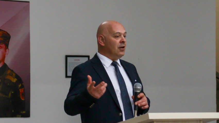 Gjini shkarkon drejtorin e shkollës në Gjakovë pas rastit të raportuar