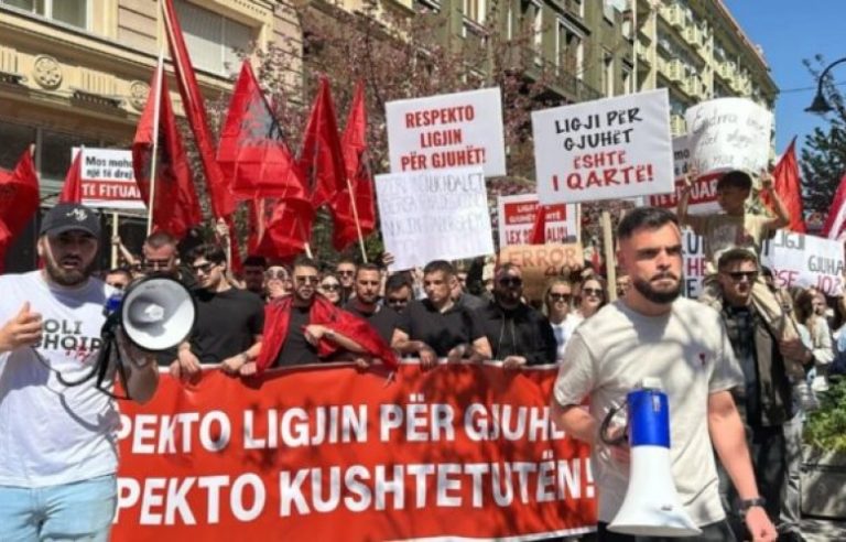 Studentët shqiptarë paralajmërojnë protestë më 18 maj në Shkup
